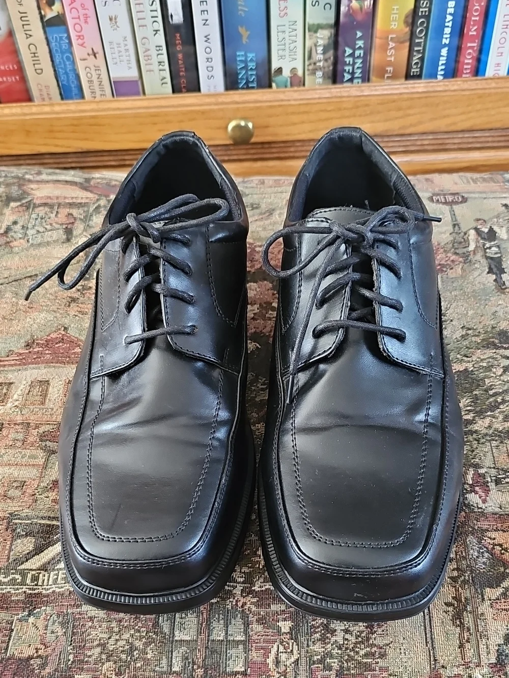 Men's Black Lace-Up Square-Toe Oxfords
